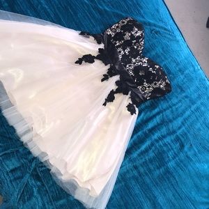 Black Flower Lace Sweetheart Homecoming/Prom Dress